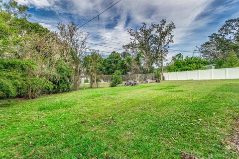 A home in LAKELAND