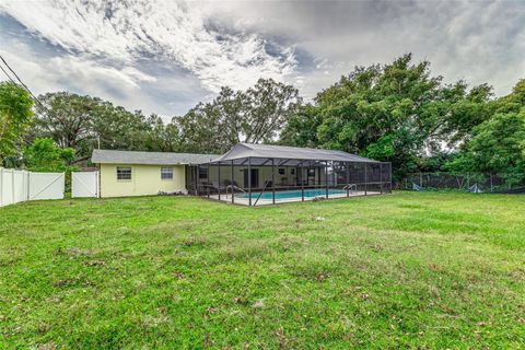 A home in LAKELAND