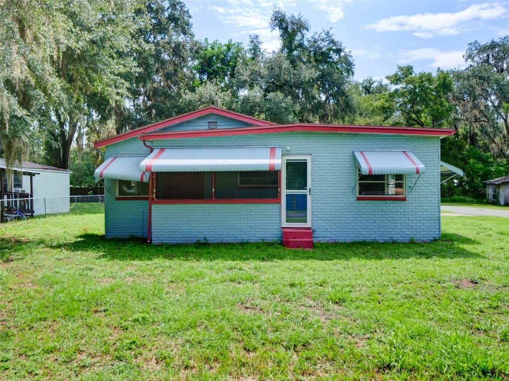 Photo of 813 NW 5th St, Webster, FL 33597 (MLS # G5115614)