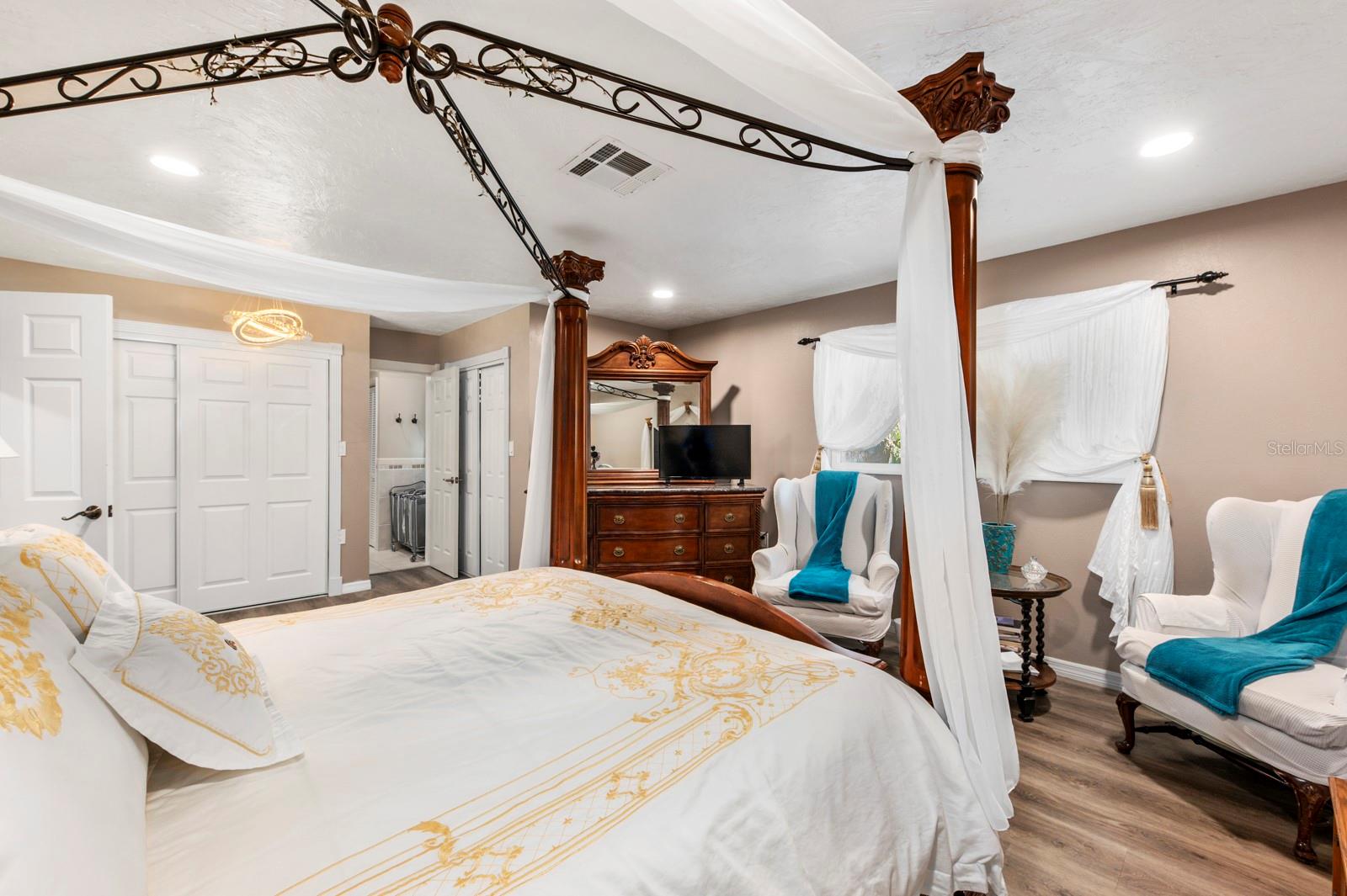 RIDGEWOOD - Residential