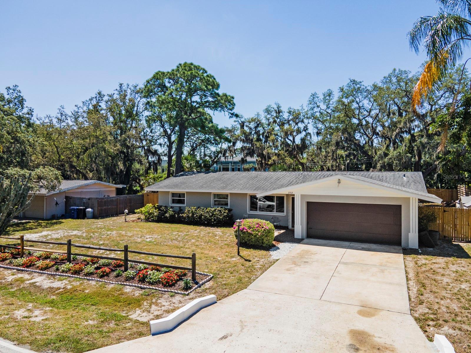 2352 PALM TERRACE