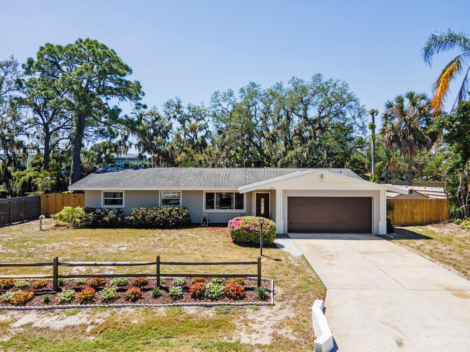 2352 PALM TERRACE