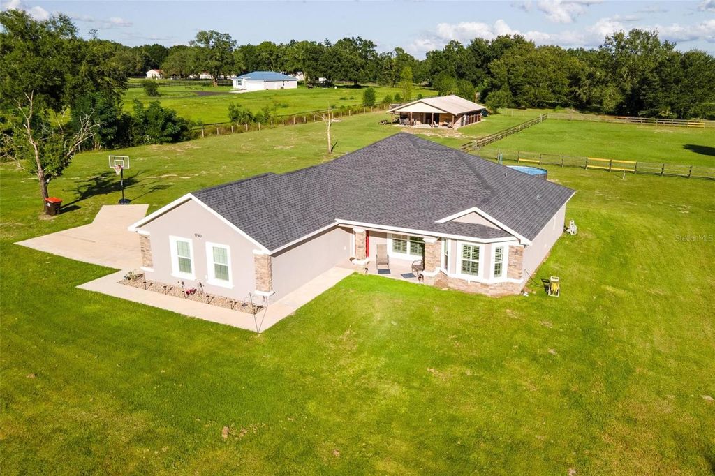 Photo of 17401 SE 150th Avenue Road, Weirsdale, FL 32195 (MLS # G5103585)