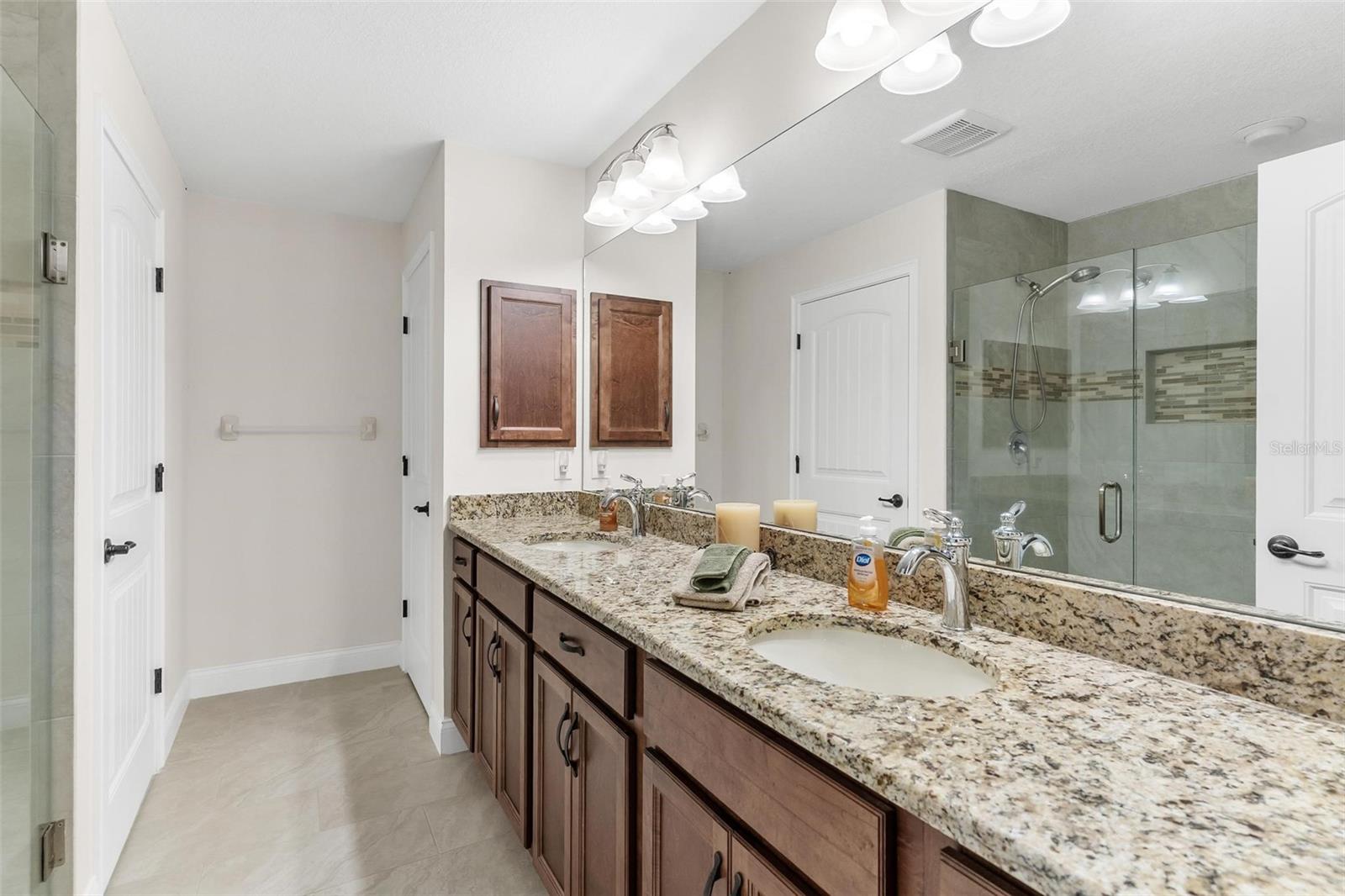 KING GROVE - Residential