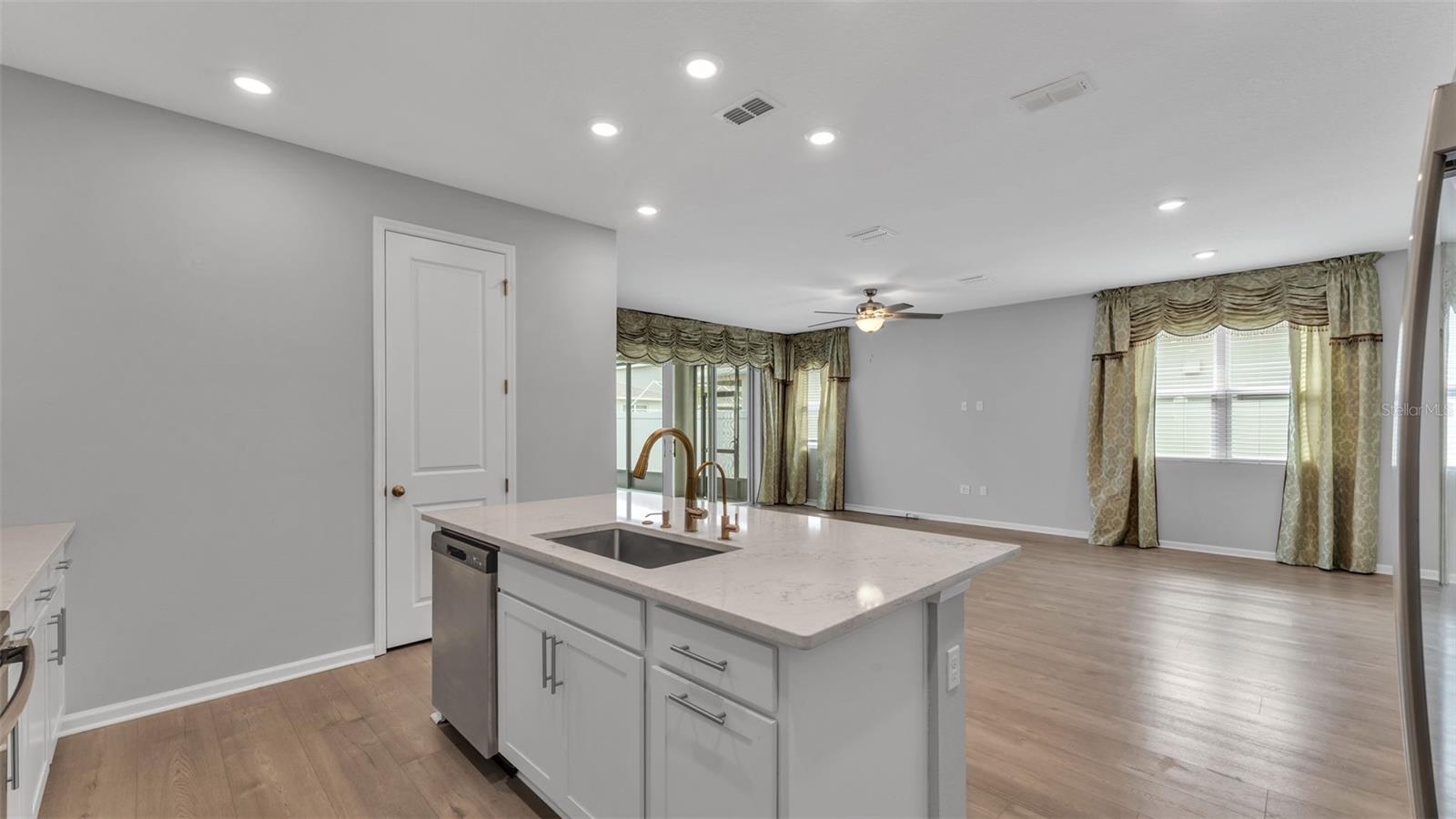 SEASONS AT MATTIE POINTE - Residential