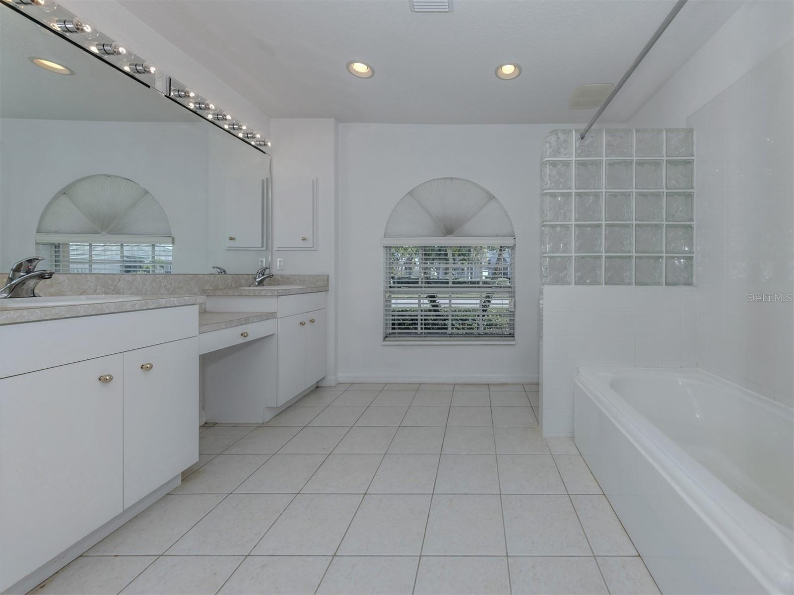 VENICE PALMS PH 1 - Residential