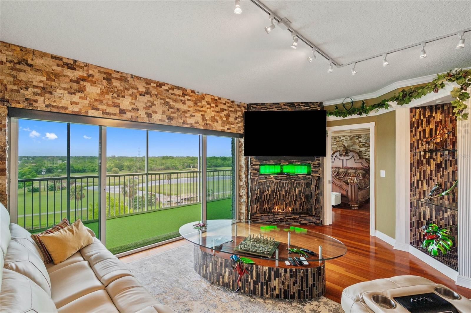 1200 COUNTRY CLUB DRIVE 5404