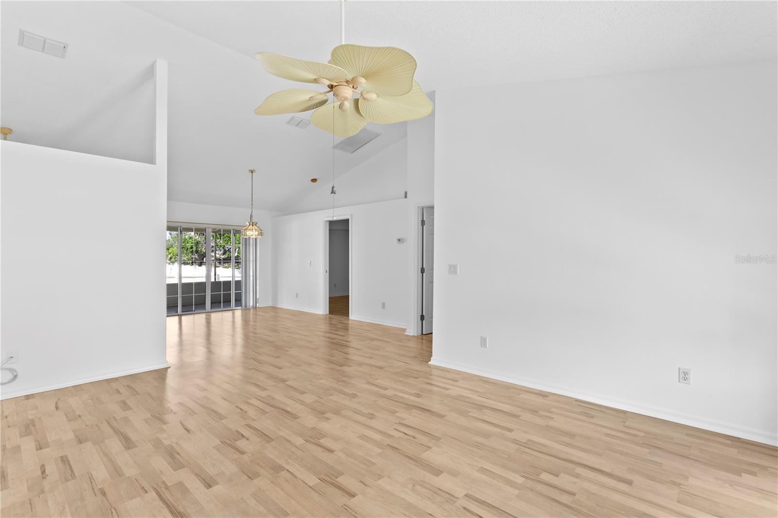 MAXIMO MOORINGS - Residential