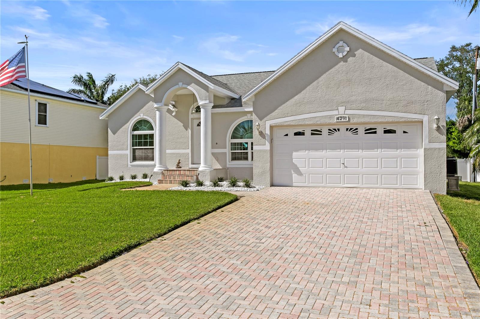 MAXIMO MOORINGS - Residential