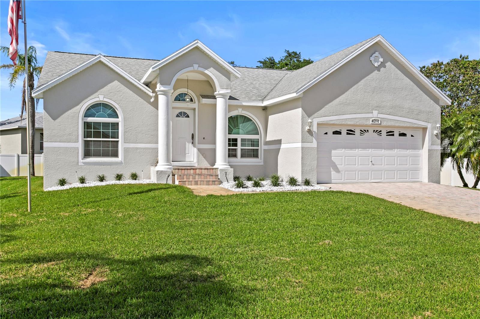 MAXIMO MOORINGS - Residential