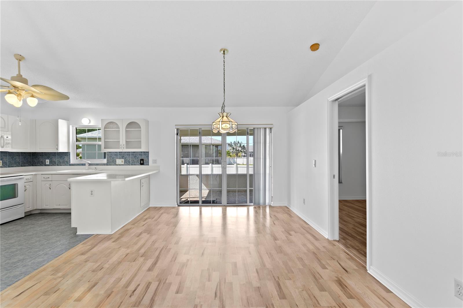 MAXIMO MOORINGS - Residential