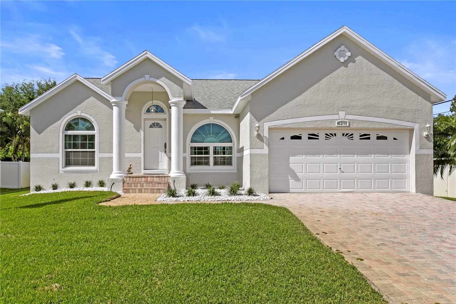 MAXIMO MOORINGS - Residential