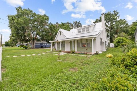 Photo of 415 Avenue K NE, Winter Haven, FL 33881 (MLS # TB8337231)