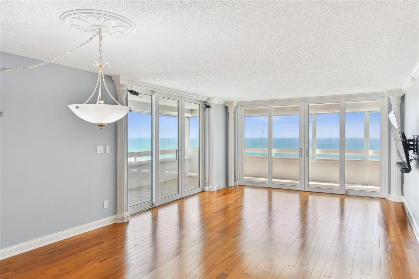 REDINGTON TOWERS 1 CONDO - Residential