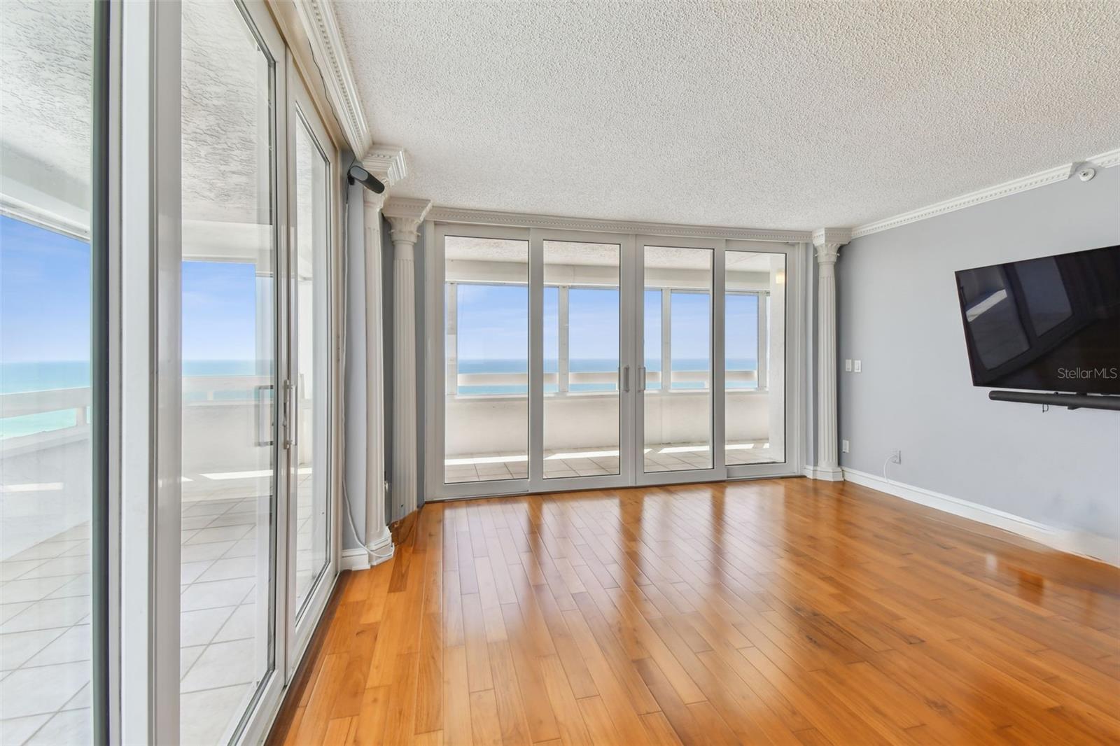 REDINGTON TOWERS 1 CONDO - Residential