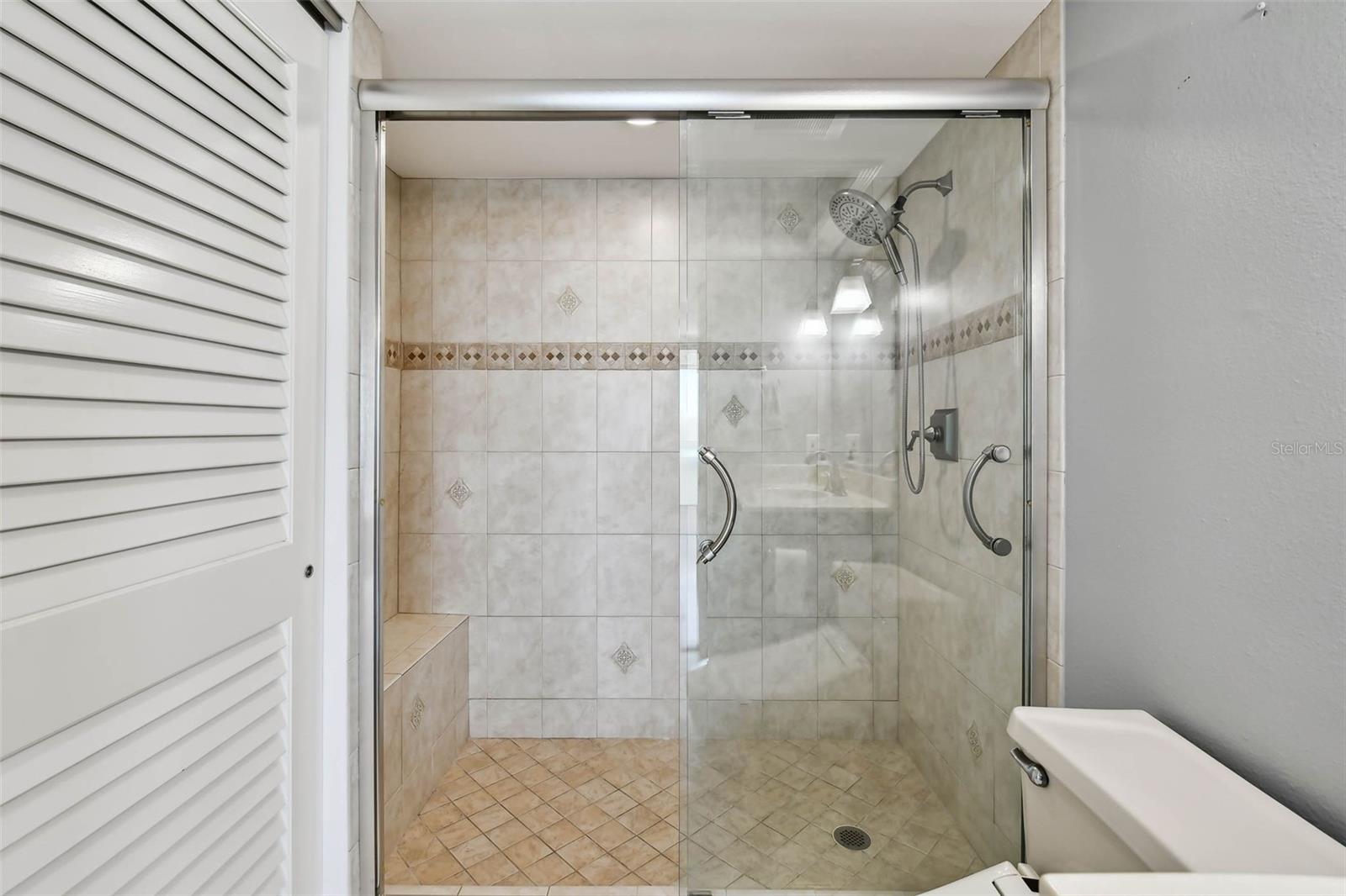 REDINGTON TOWERS 1 CONDO - Residential