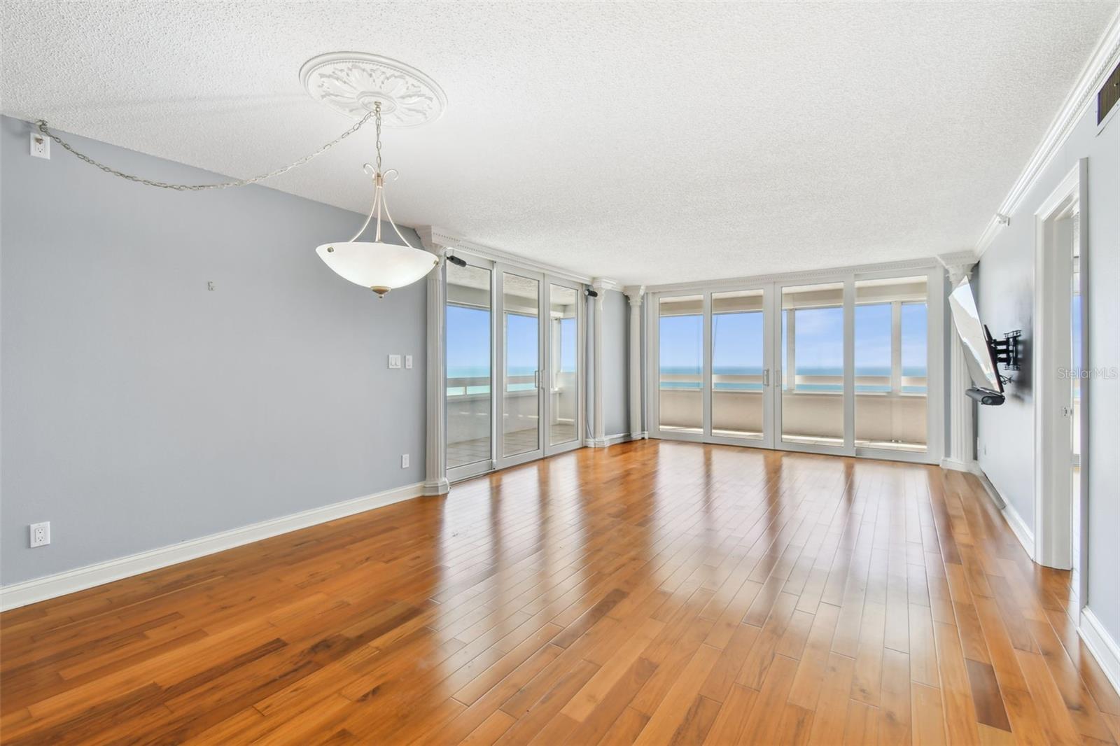 REDINGTON TOWERS 1 CONDO - Residential