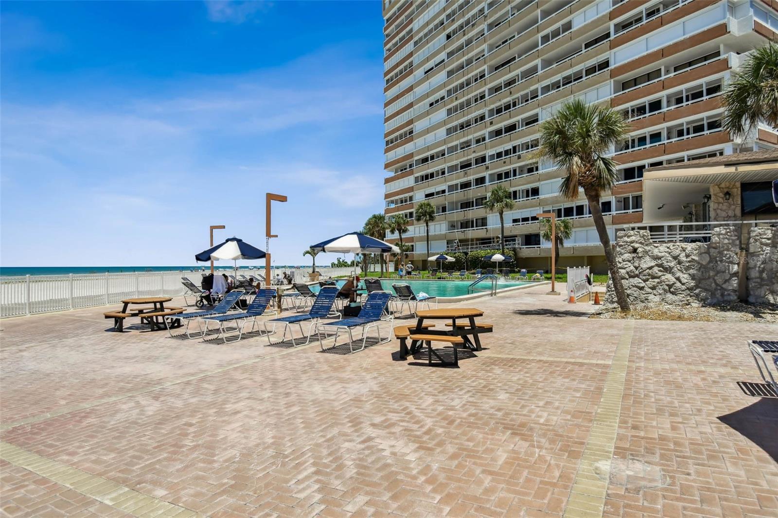 REDINGTON TOWERS 1 CONDO - Residential