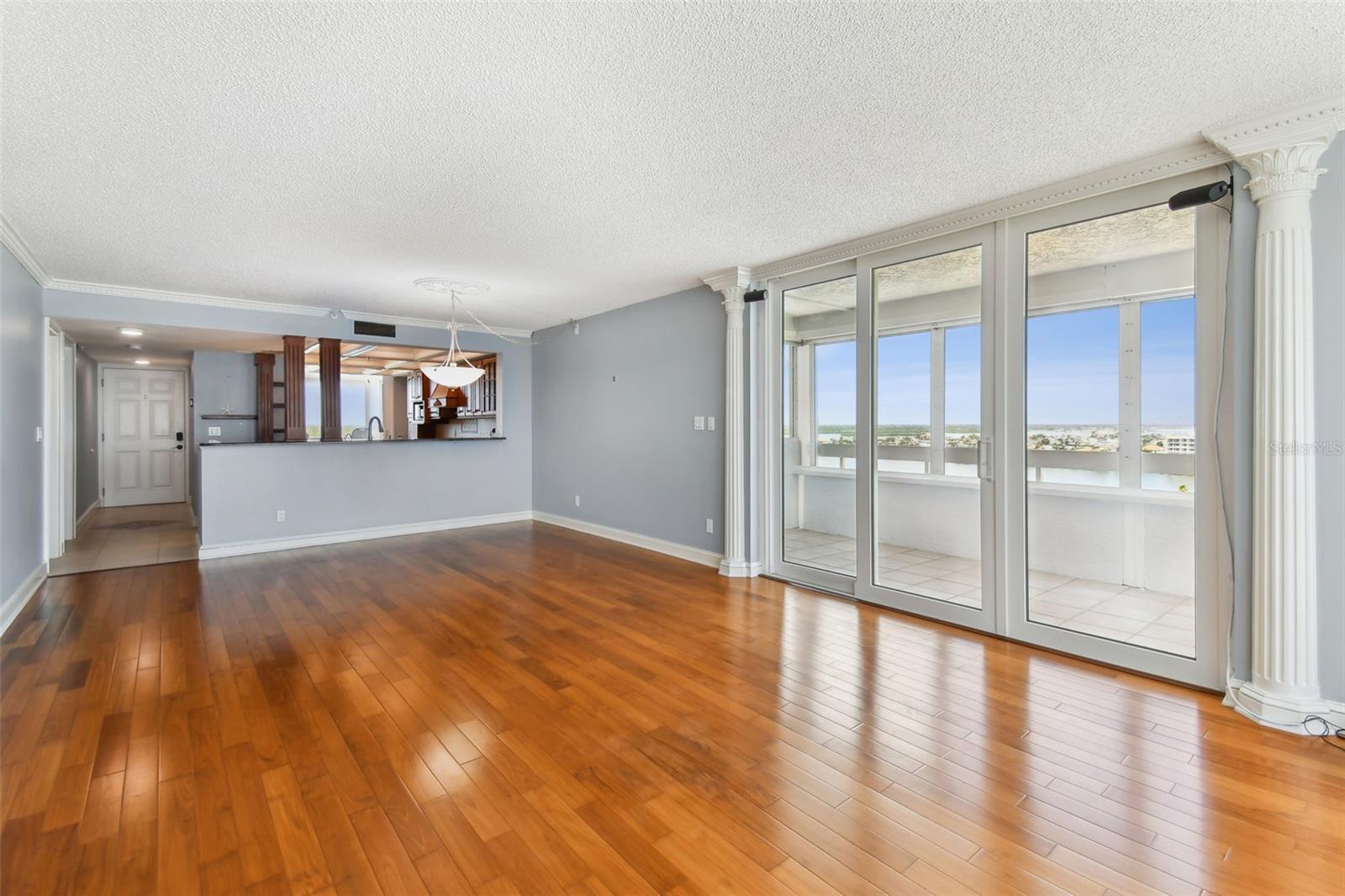 REDINGTON TOWERS 1 CONDO - Residential