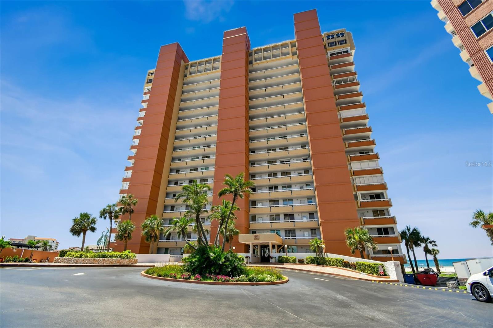 REDINGTON TOWERS 1 CONDO - Residential