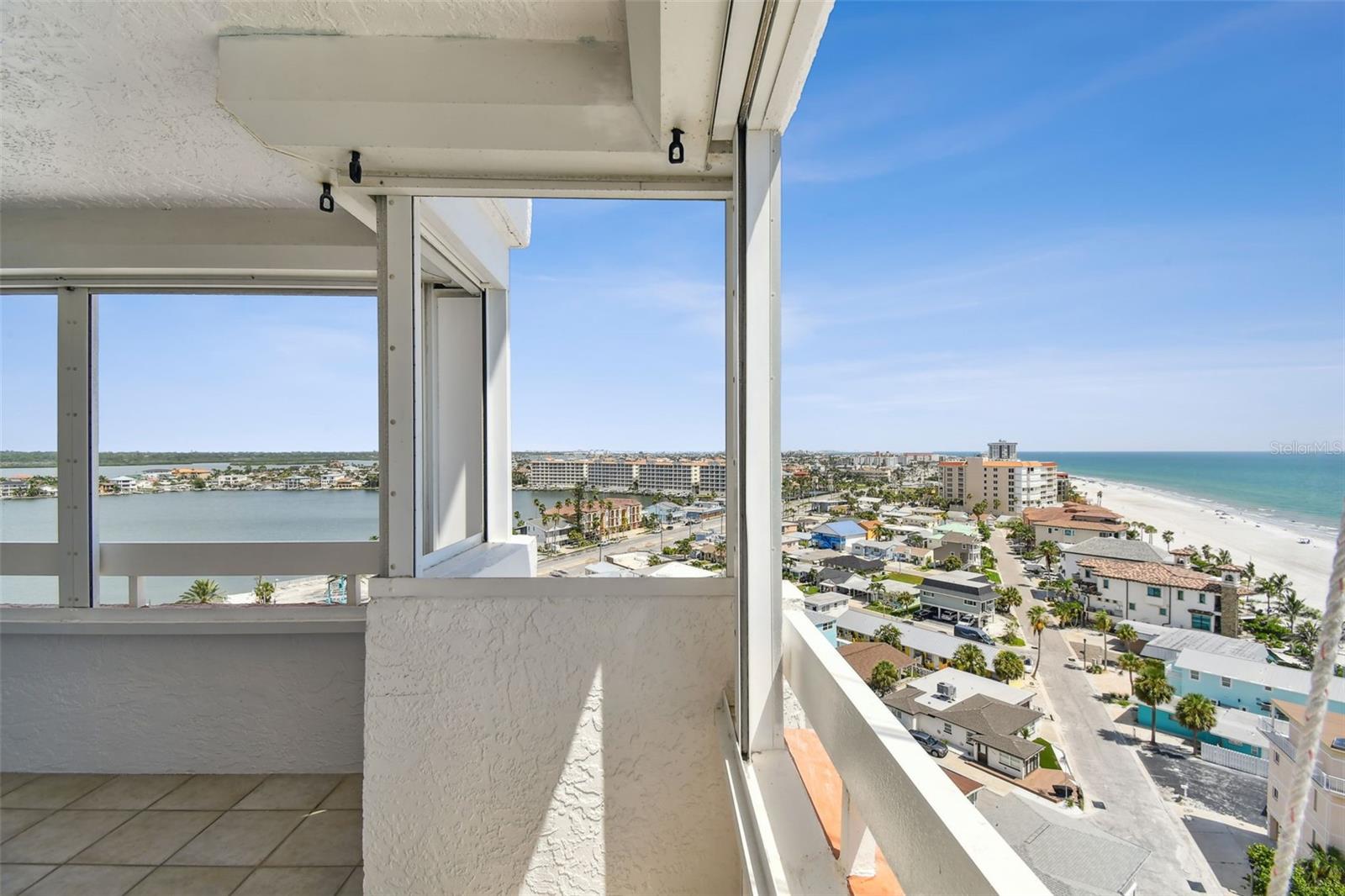 REDINGTON TOWERS 1 CONDO - Residential