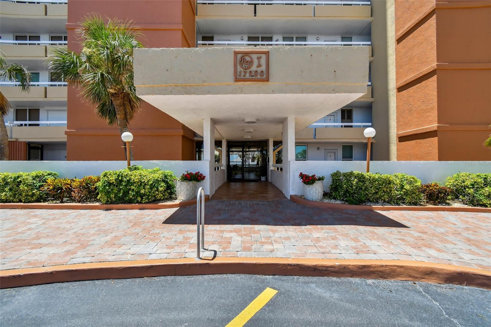 REDINGTON TOWERS 1 CONDO - Residential