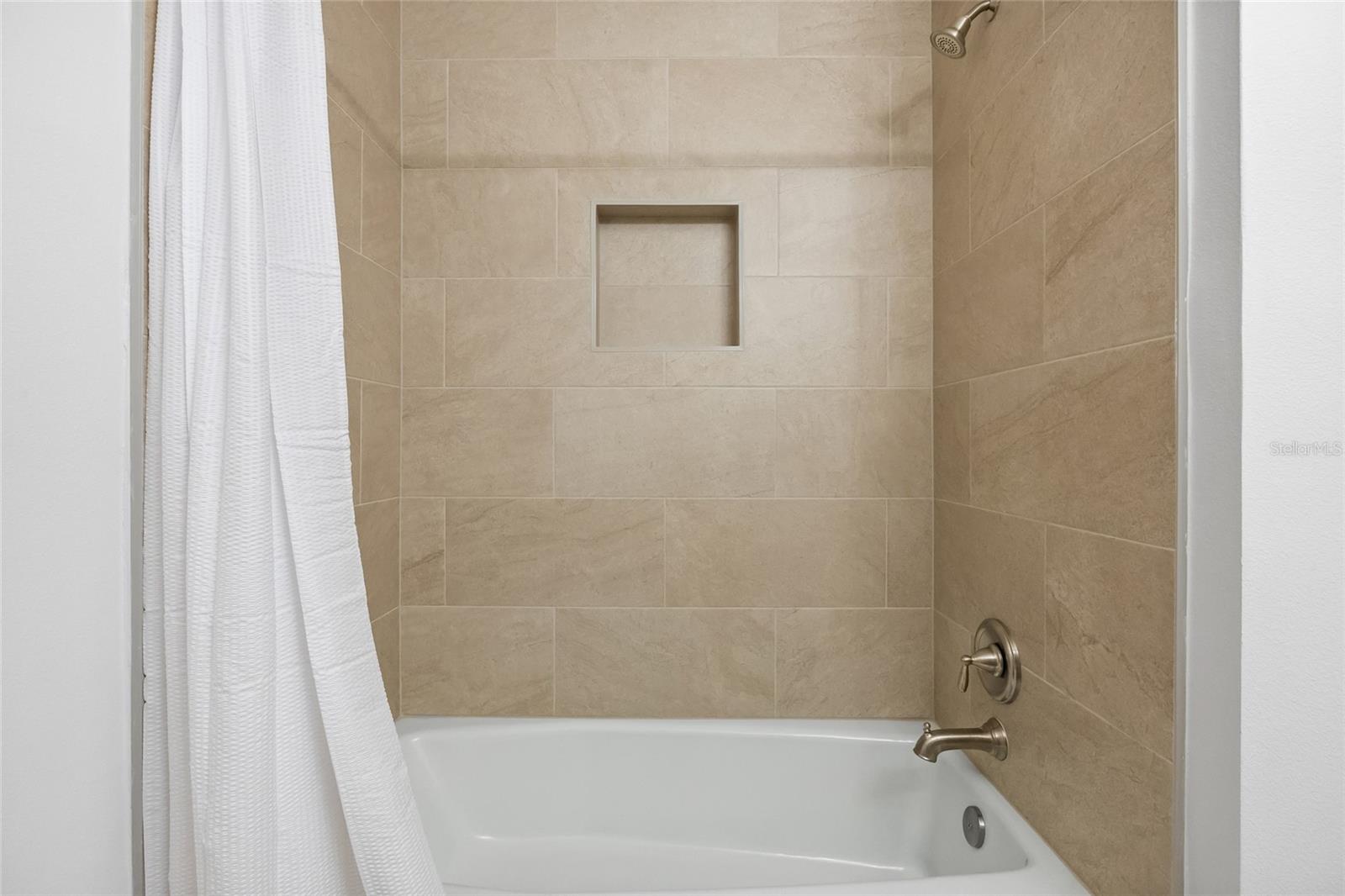 MINNEOLA HILLS - Residential