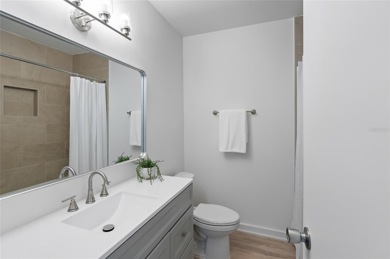 MINNEOLA HILLS - Residential