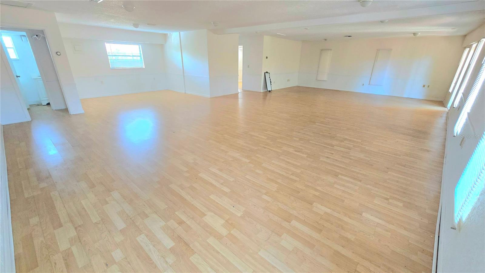 VENICE EDGEWOOD SEC OF - Commercial Lease