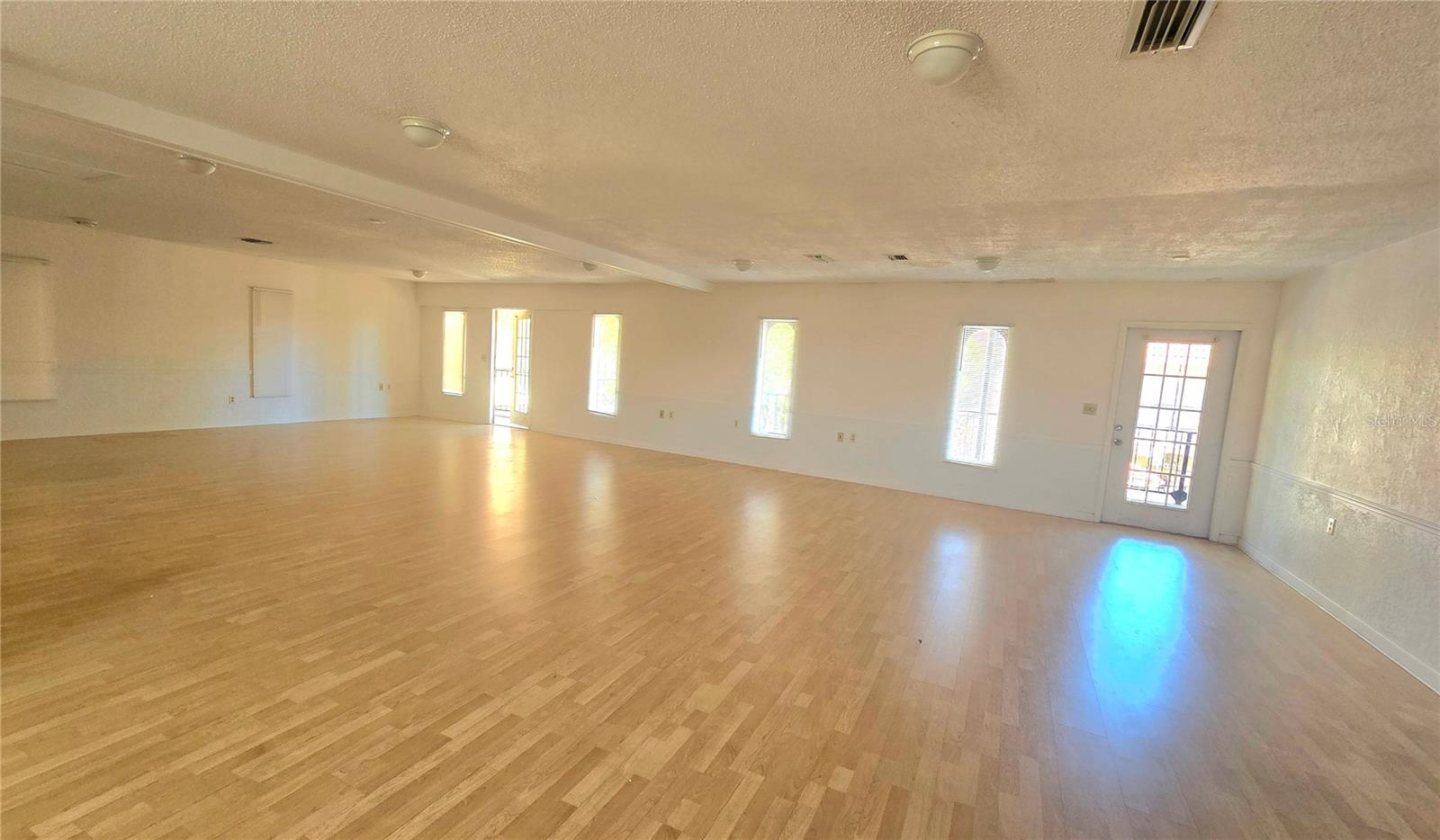 VENICE EDGEWOOD SEC OF - Commercial Lease