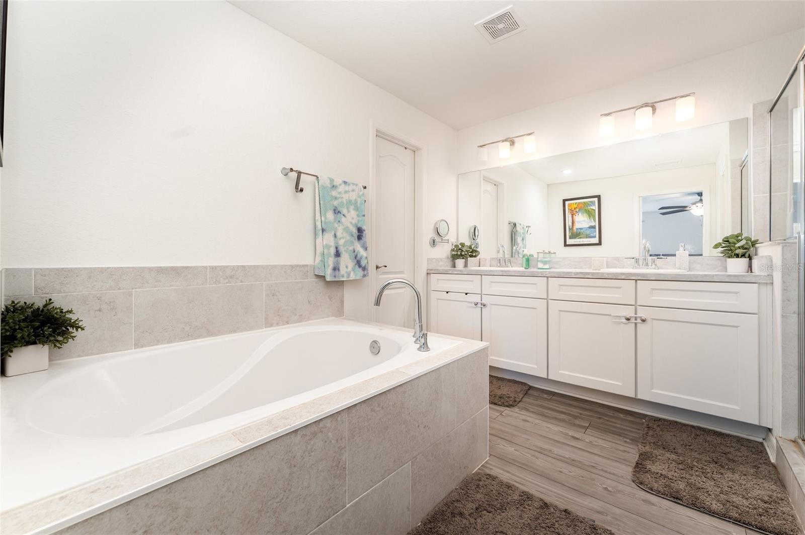 SUN N LAKE - Residential