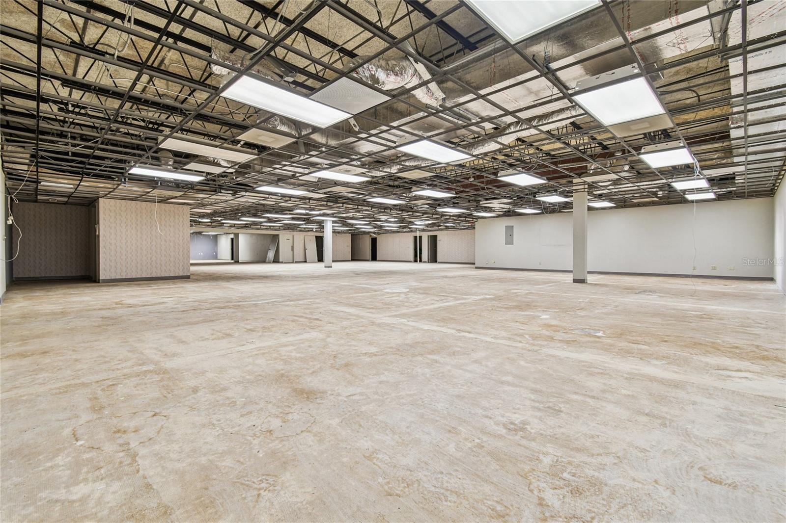 CITY ZEPHYRHILLS - Commercial Sale