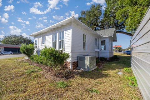 Tiny photo for 401 N Dixie Avenue, Fruitland Park, FL 34731 (MLS # OM732661)