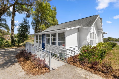Photo of 401 N Dixie Avenue, Fruitland Park, FL 34731 (MLS # OM732661)