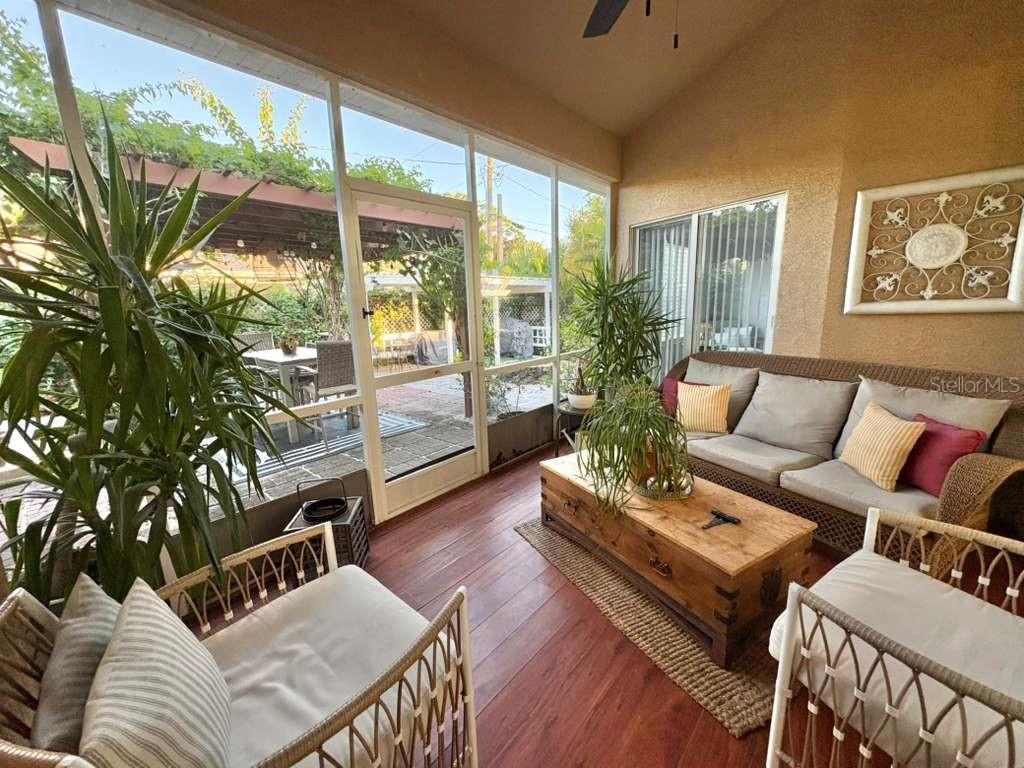 SOUTH VENICE - Residential