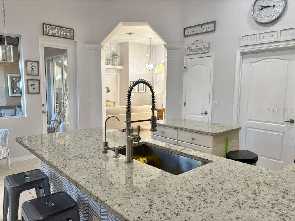 SOUTH VENICE - Residential