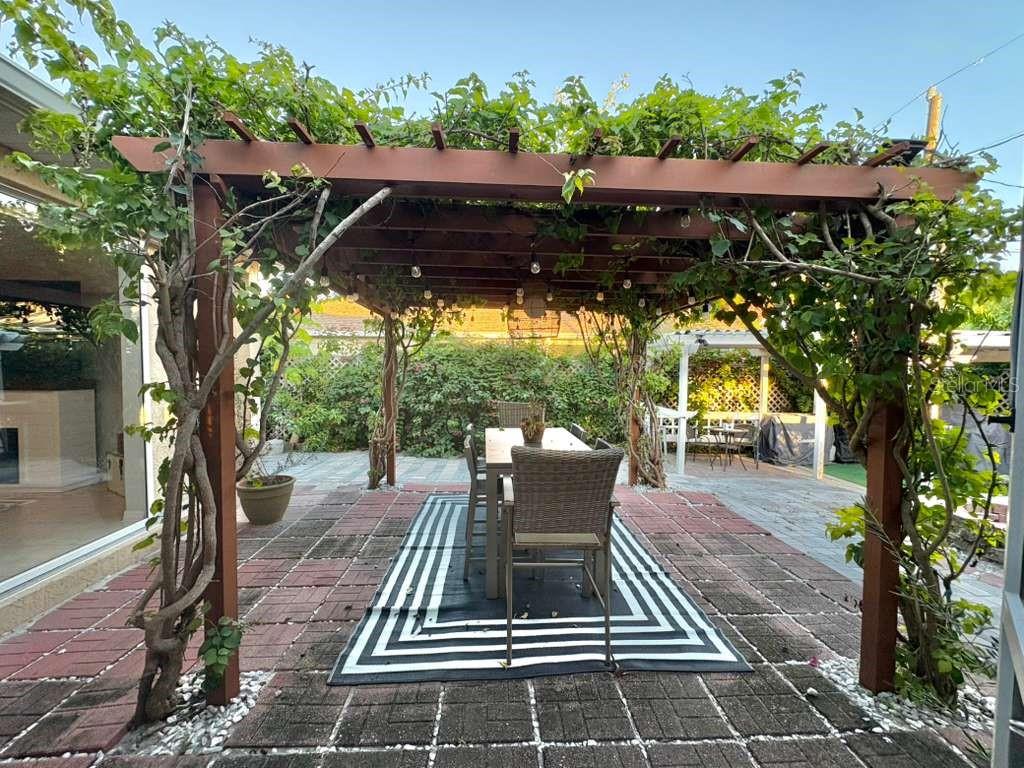 SOUTH VENICE - Residential