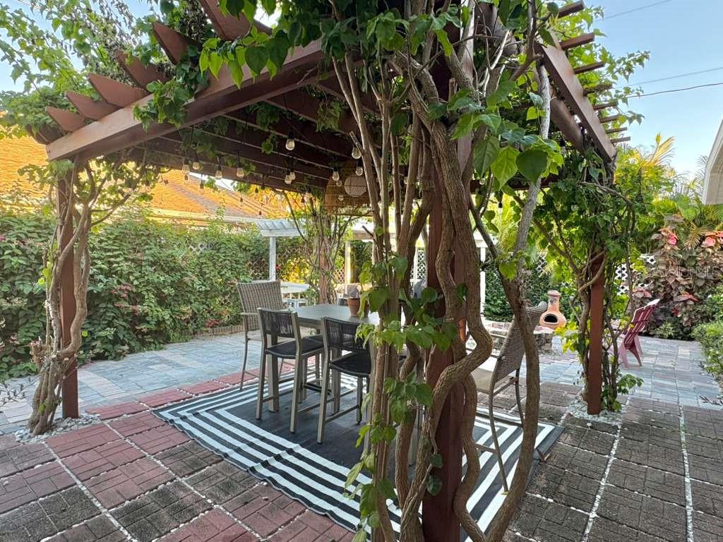 SOUTH VENICE - Residential