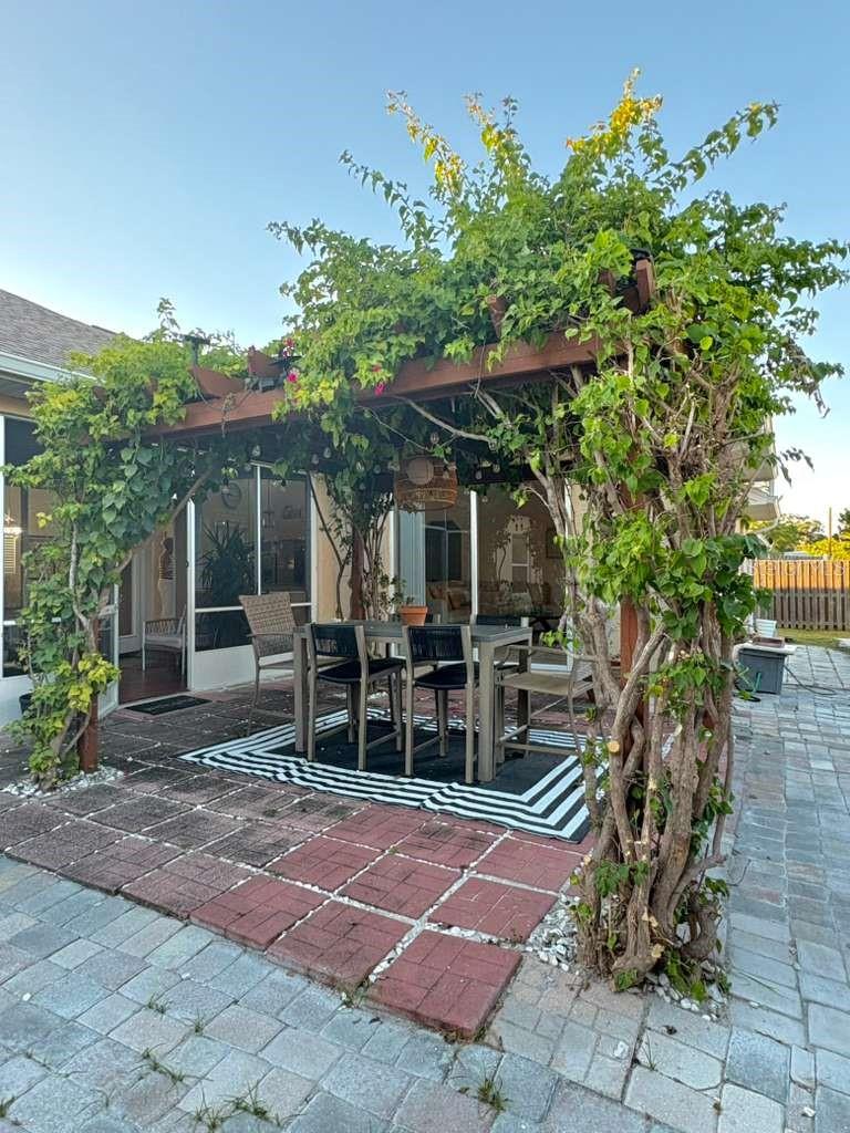 SOUTH VENICE - Residential