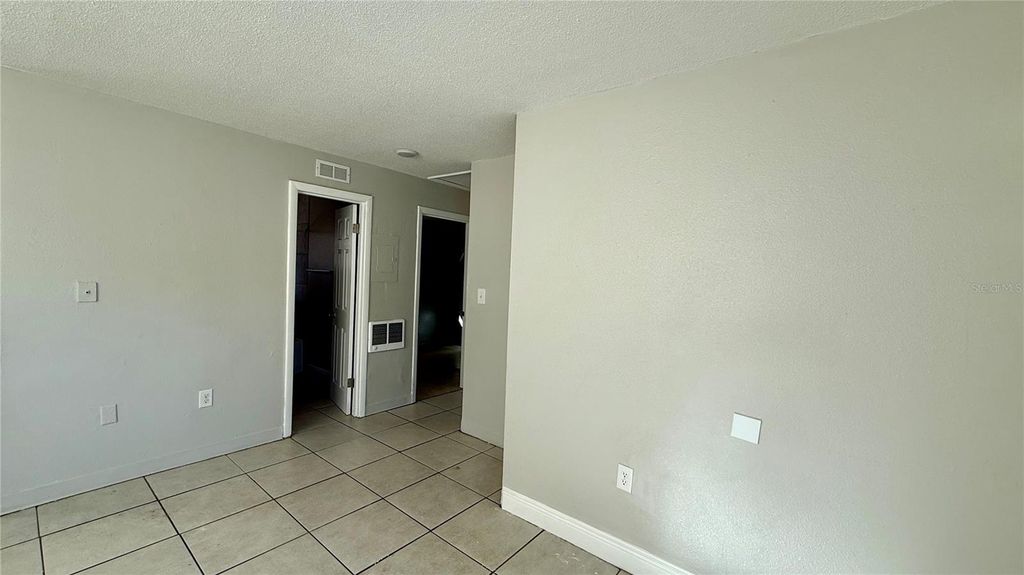 Photo of 400 Peters St, Wildwood, FL 34785 (MLS # S5141644)