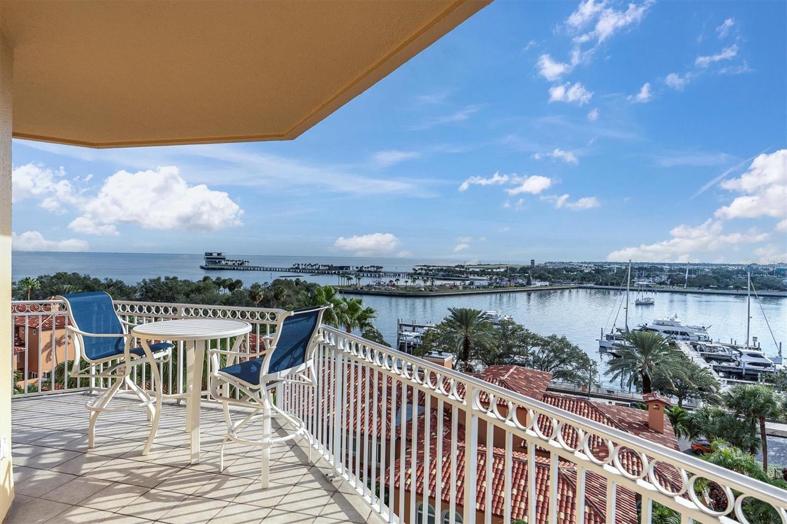 VINOY PLACE CONDO - Residential