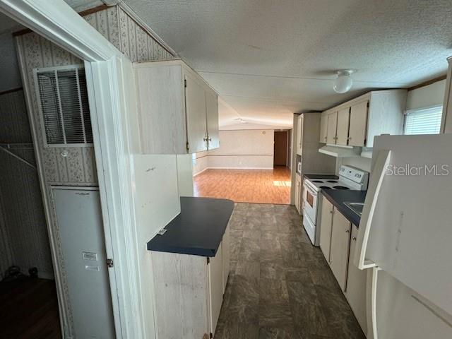 Photo 13 of 18 of 13420 HEXAM ROAD mobile home