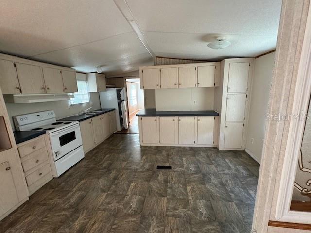 Photo 14 of 18 of 13420 HEXAM ROAD mobile home
