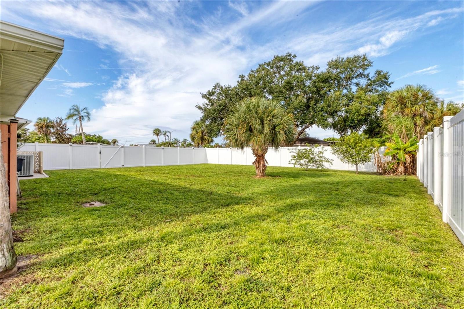 GLEN OAKS COUNTRY CLUB ESTATES - Residential