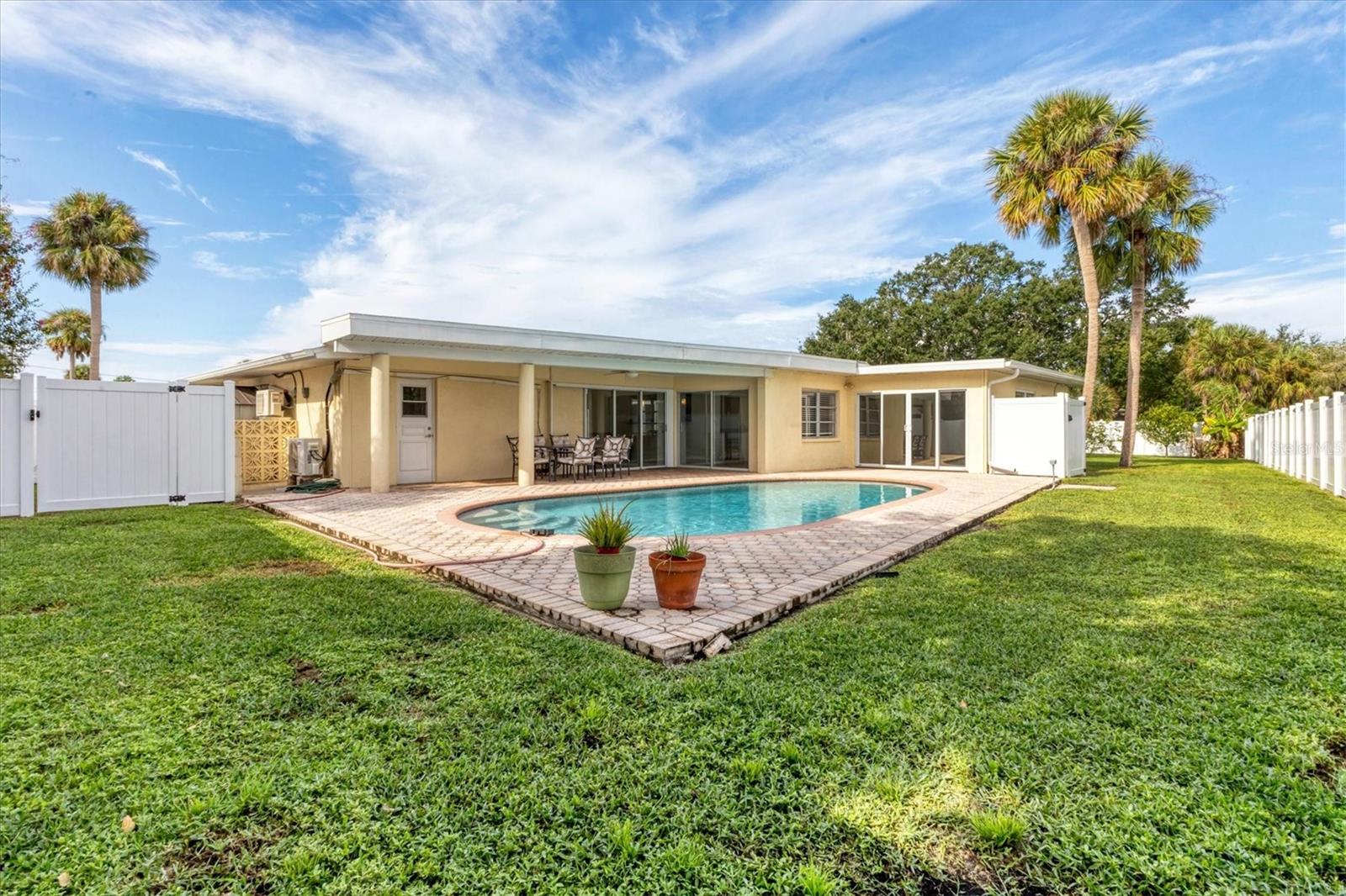 GLEN OAKS COUNTRY CLUB ESTATES - Residential