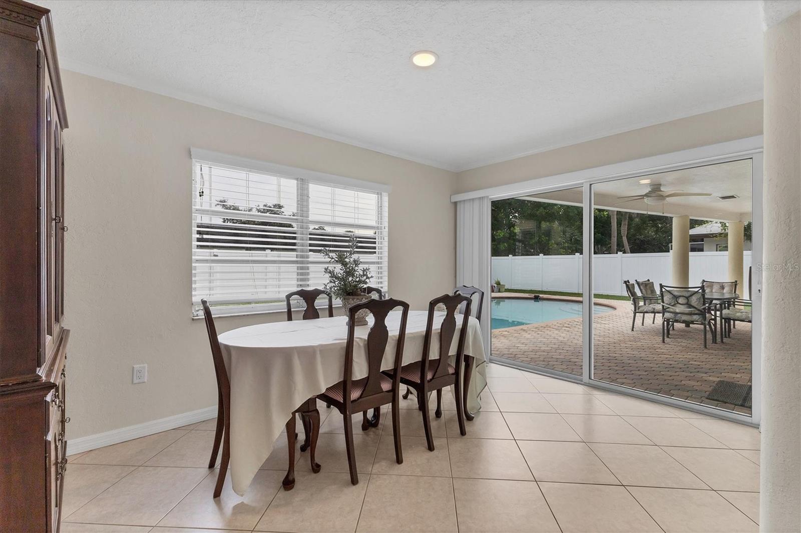 GLEN OAKS COUNTRY CLUB ESTATES - Residential