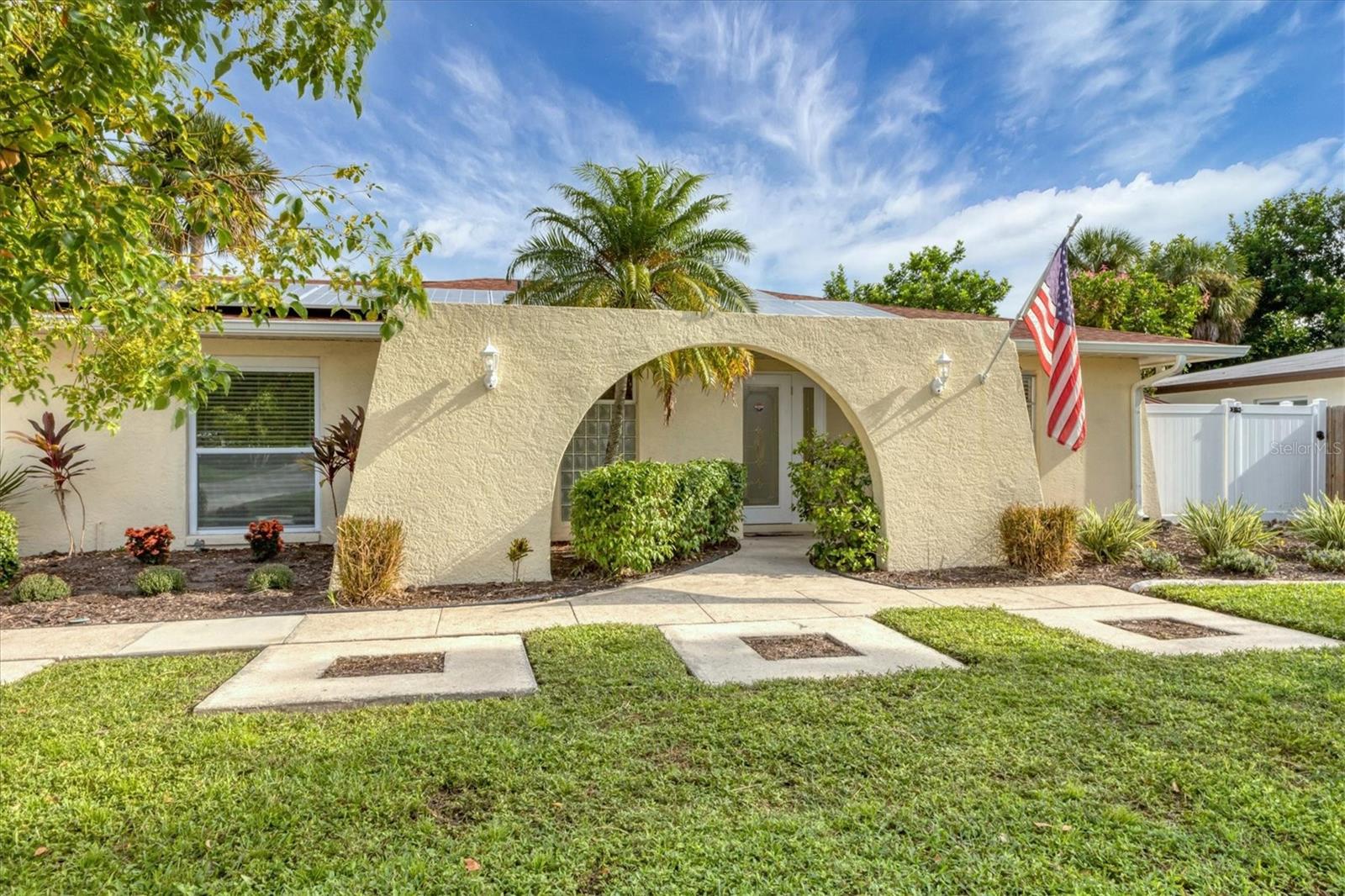 GLEN OAKS COUNTRY CLUB ESTATES - Residential