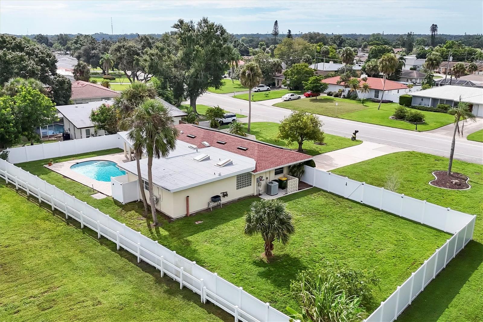 GLEN OAKS COUNTRY CLUB ESTATES - Residential