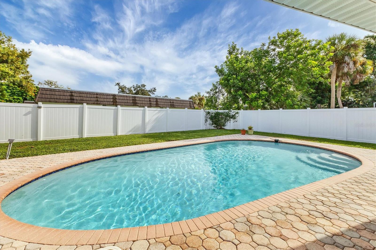 GLEN OAKS COUNTRY CLUB ESTATES - Residential