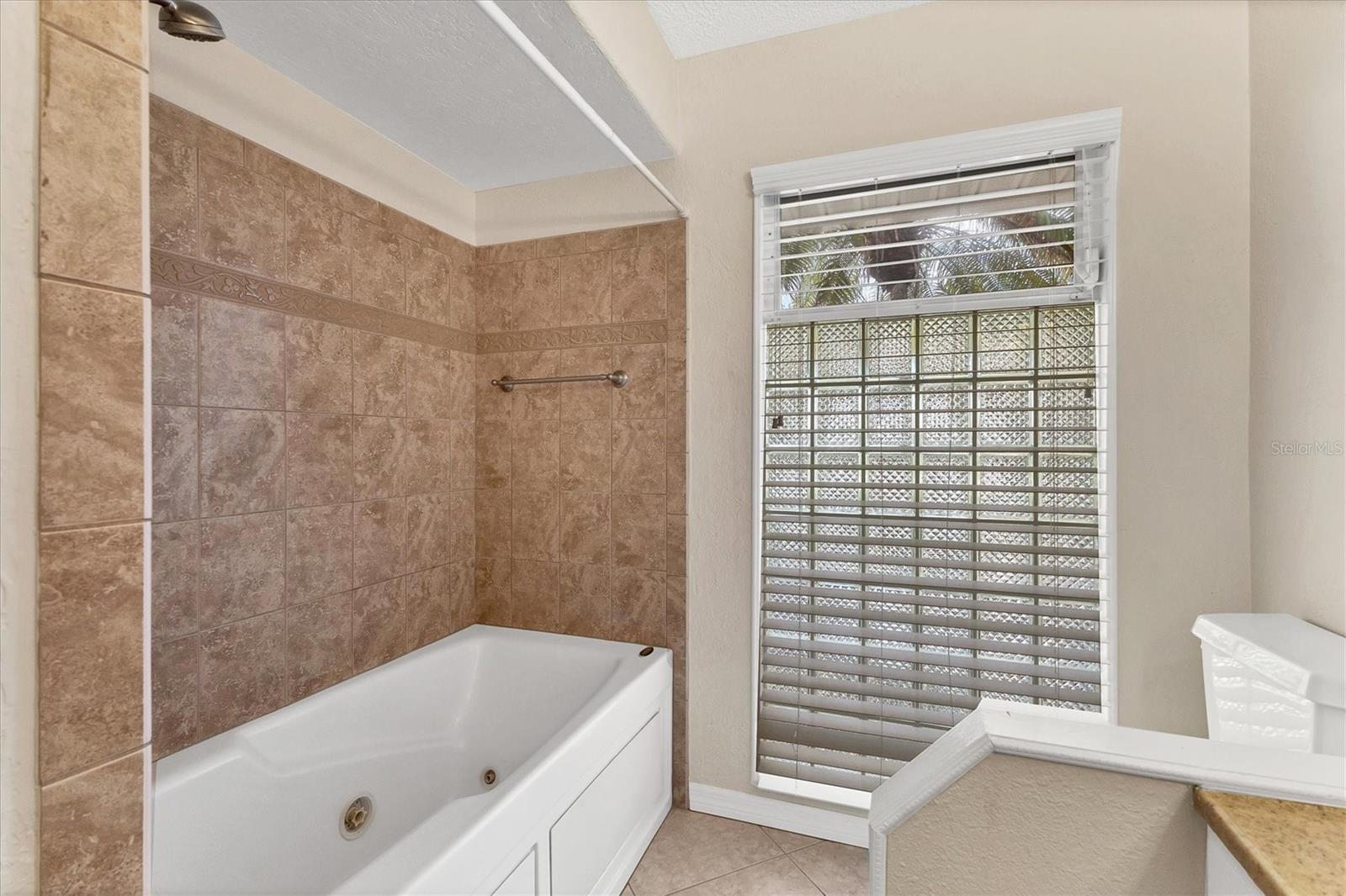 GLEN OAKS COUNTRY CLUB ESTATES - Residential